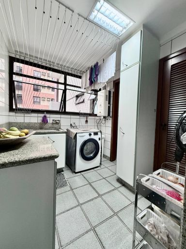 Area de serviço com Quarto de serviço + Despensa