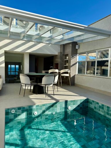 Piscina Privativa de cobertura frente para o Mar na Mata da Praia