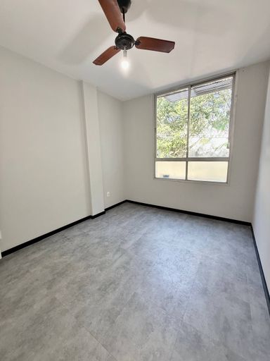 Quarto com armários