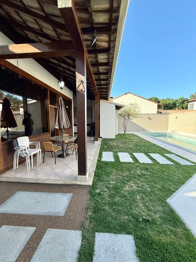 Piscina e area de lazer revitalizadas