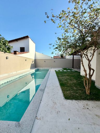 Piscina e area de lazer revitalizadas