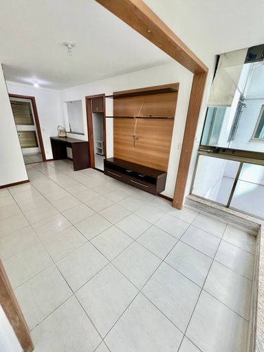 Sala com Varanda Integrada e Marcenaria embutida