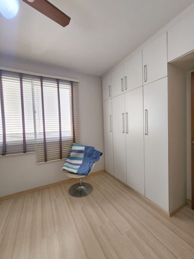 Quarto com armários