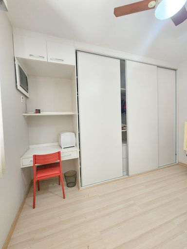 Quarto com armários