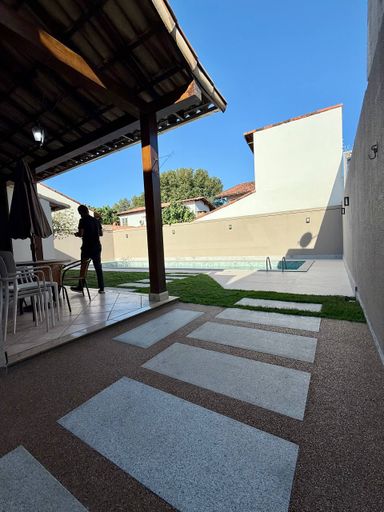 Piscina e area de lazer revitalizadas