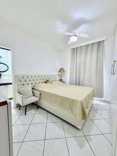 Suíte com armários embutidos