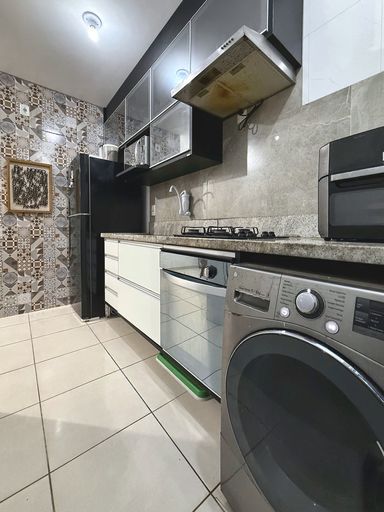 Cozinha reformada com armários