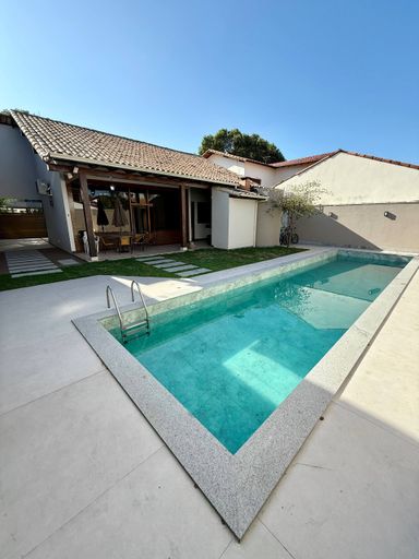 Piscina e area de lazer revitalizadas