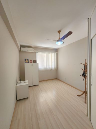 Quarto com armários