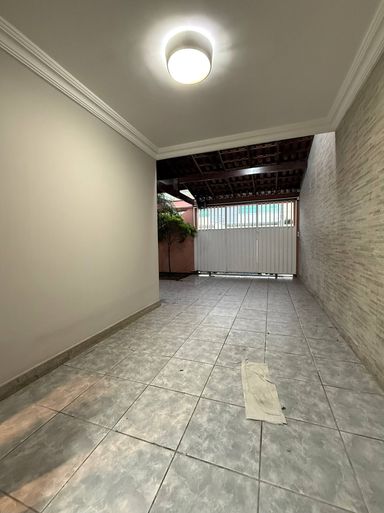 Garagem Coberta de Casa Linear a venda em Colina de Laranjeiras
