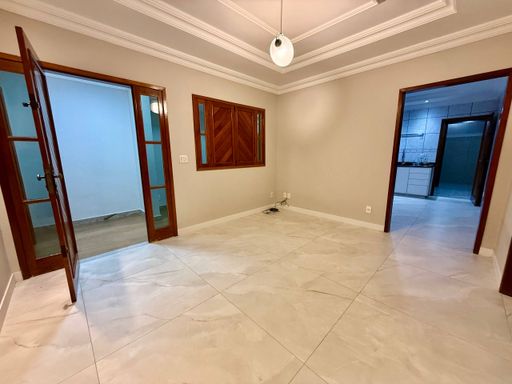 Sala de Casa a Venda em Colina de Laranjeiras
