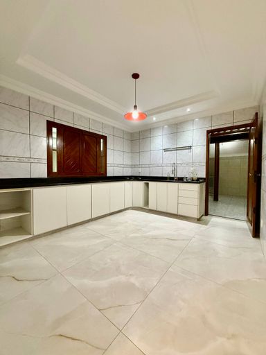 Cozinha ampla de Casa a Venda em Colina de Laranjeiras