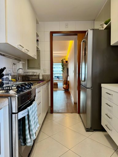 Cozinha com armarios em marcenaria