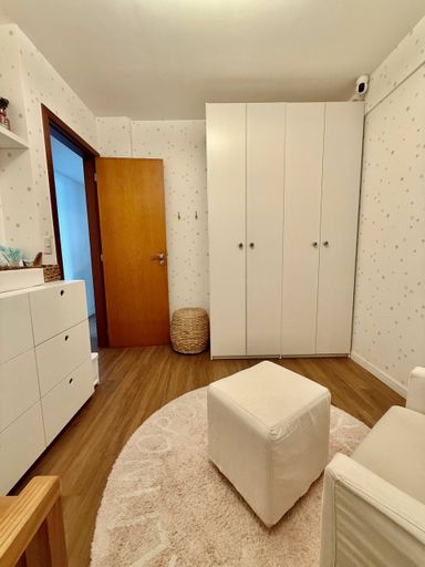 Quarto com armários