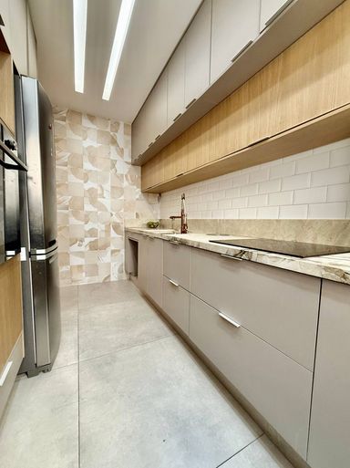 Cozinha com marcenaria embutida e Fogão eletrico embutido