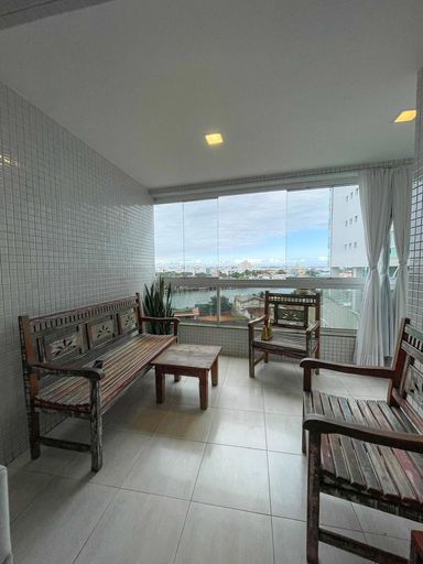 sala de frente para a rua