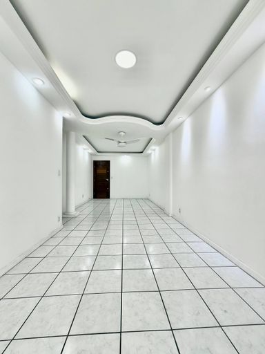 Sala ampla com Varanda