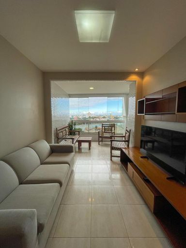 sala de frente para a rua