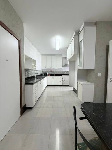 Cozinha com armários