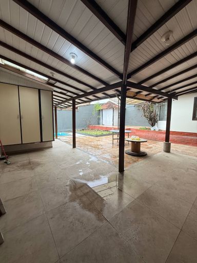 Casa linear para locação em Manoel Plaza, com quintal, piscina, churrasqueira