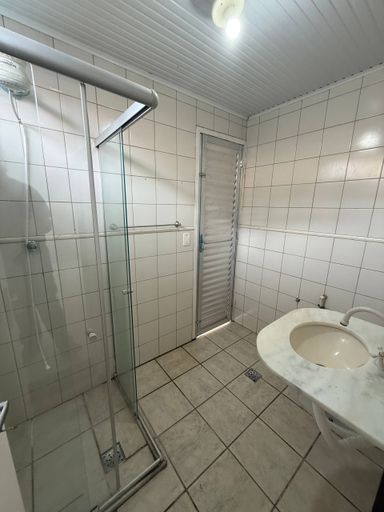 Casa linear para locação em Manoel Plaza, com quintal, piscina, churrasqueira