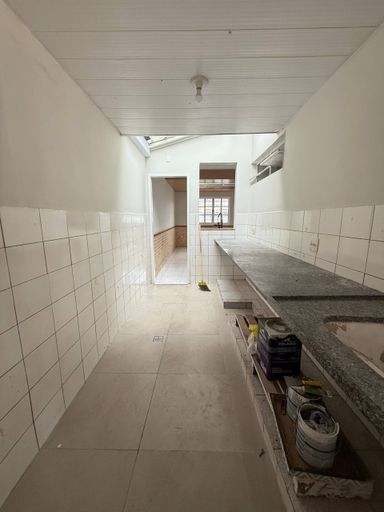 Casa linear para locação em Manoel Plaza, com quintal, piscina, churrasqueira