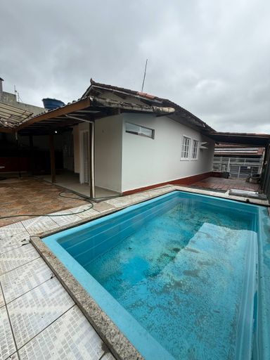 Casa linear para locação em Manoel Plaza, com quintal, piscina, churrasqueira