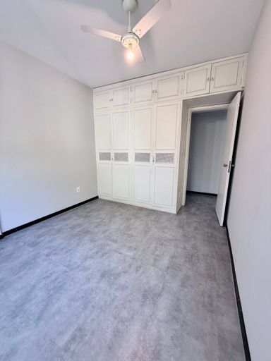 Quarto com armários