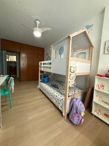 Quarto com Armários embutidos