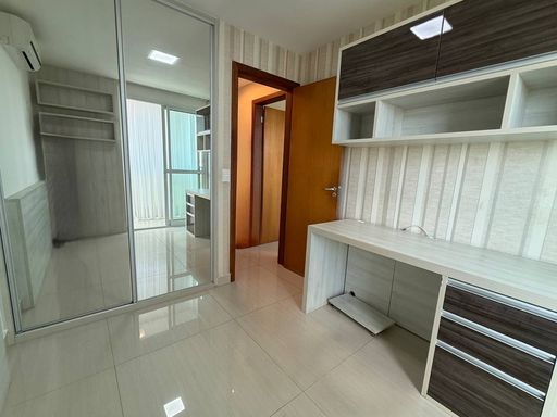 Quarto com armários