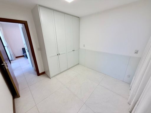 Suite com marcenaria e CLimatizada