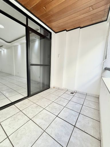 Sala ampla com Varanda