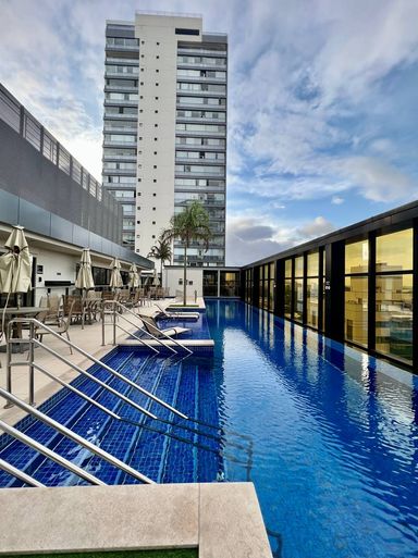 Área de Lazer - Piscina com Borda Infinita