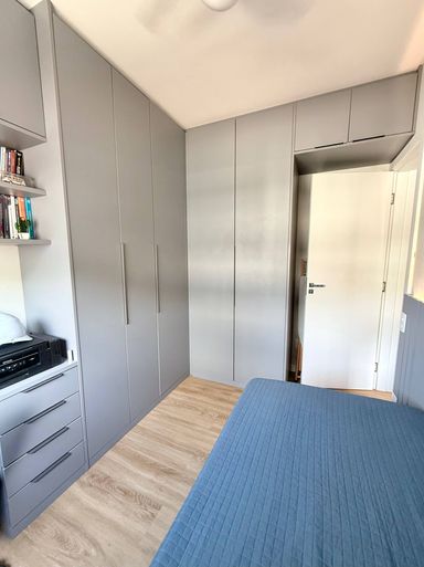 Quarto com armários