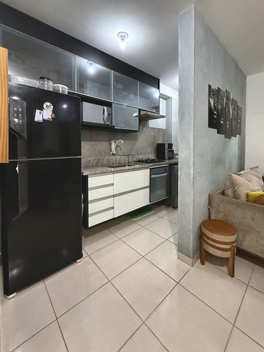 Cozinha reformada com armários