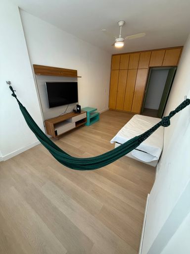 Quarto com Armários embutidos