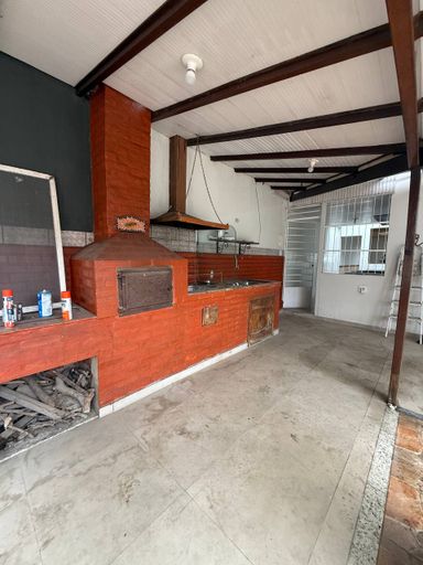 Casa linear para locação em Manoel Plaza, com quintal, piscina, churrasqueira