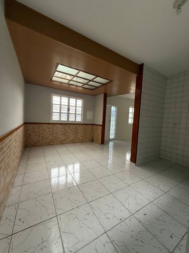 Casa linear para locação em Manoel Plaza, com quintal, piscina, churrasqueira