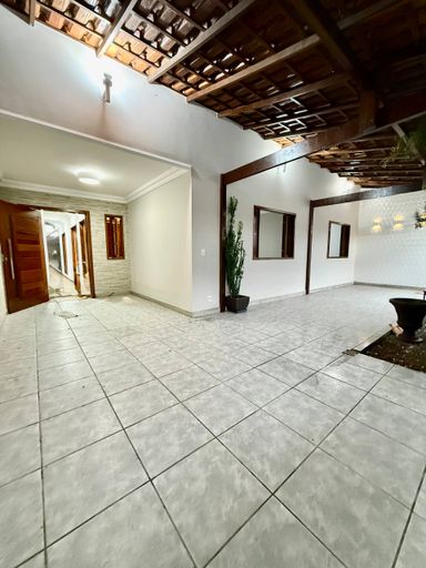 Garagem Coberta de Casa Linear a venda em Colina de Laranjeiras