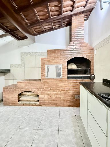 Churrasqueira com FOgão a Lenha e Forno Pizza de Casa a venda em Colina de Laranjeiras