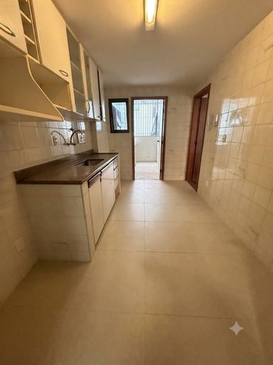 Cozinha ampla com possibilidade de integração