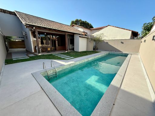 Piscina e area de lazer revitalizadas