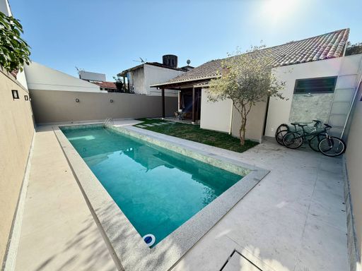 Piscina e area de lazer revitalizadas