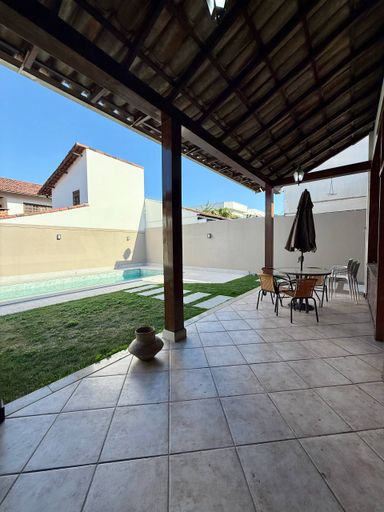 Piscina e area de lazer revitalizadas