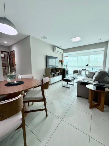 Sala com Varanda integrada e Cozinha americana