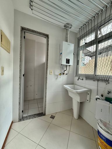 área de serviço com Banheiro