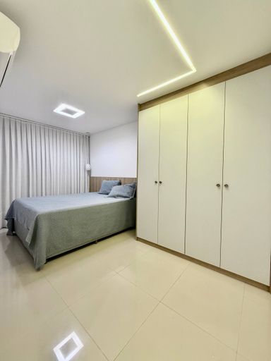 Suíte com armário embutido