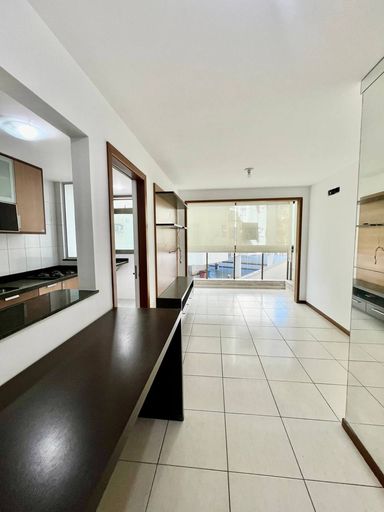 Sala com Varanda Integrada e Marcenaria embutida