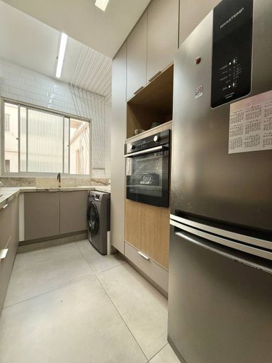 Cozinha com marcenaria embutida e Fogão eletrico embutido