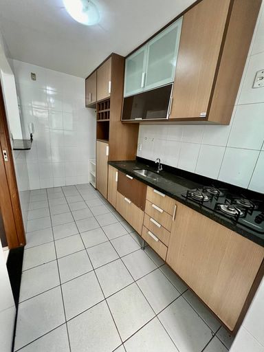 Cozinha estilo americana com armários